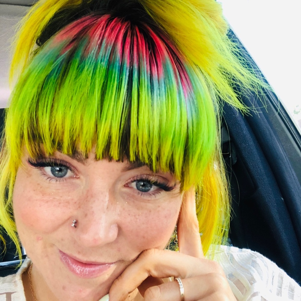 Hairdresser/ salon owner / clothing lover